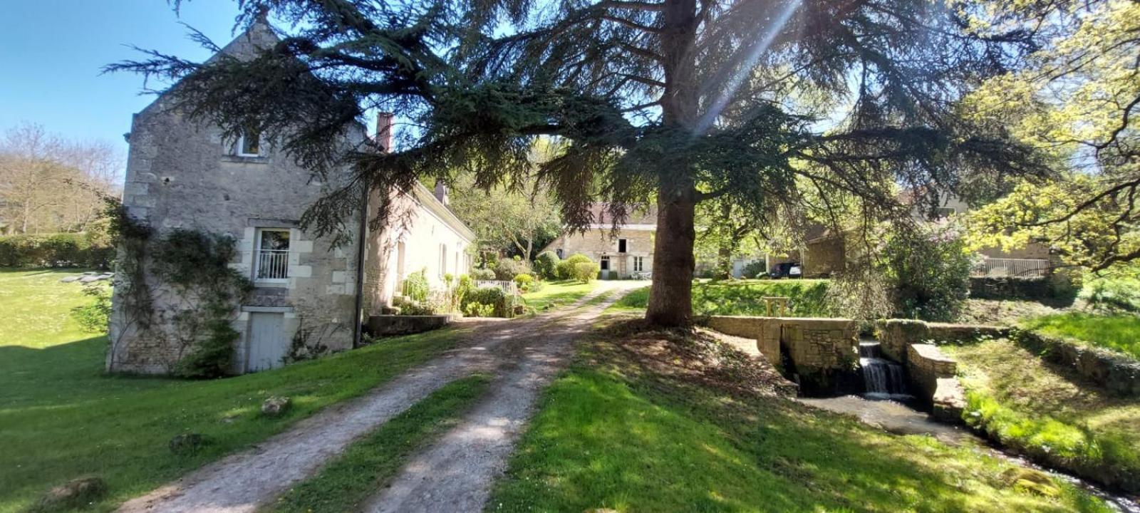 Le Moulin Du Mesnil Bed & Breakfast